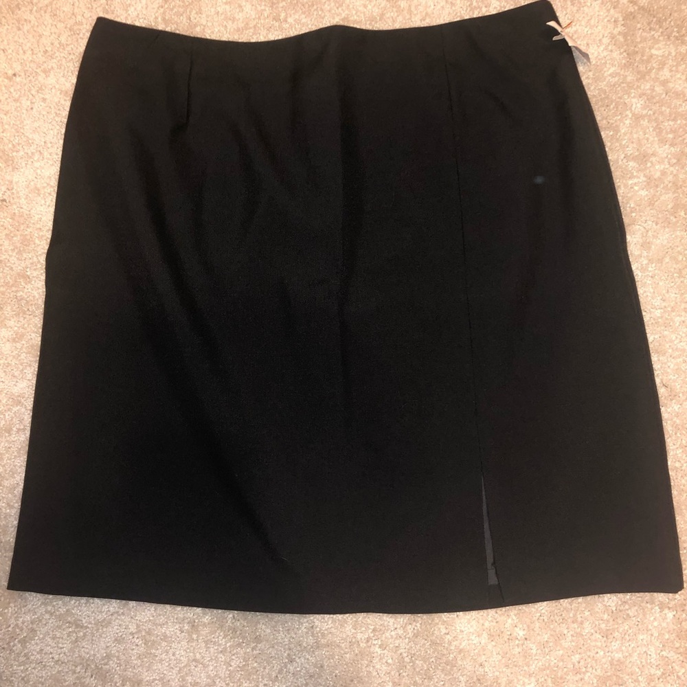 NWT Dress Barn Black Mini Skirt with Slit